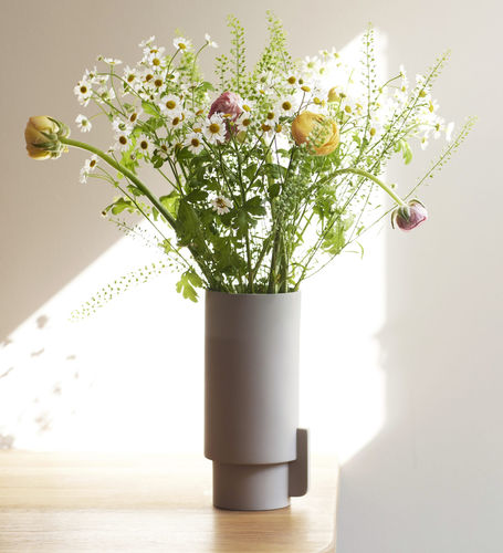 Moderne Vase - Alcoa  - FORM & REFINE - Feinsteinzeug / grau
