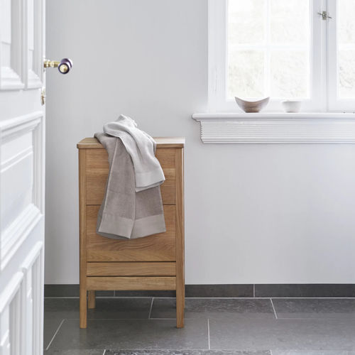 Eiche-Wäschekorb - A Line - FORM & REFINE - Weißeiche / MDF / Holzfurnier