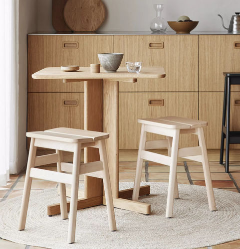 Moderner Hocker - Angle Standard 45 - FORM & REFINE - Buche / lackiertes Holz / gebeiztes Holz