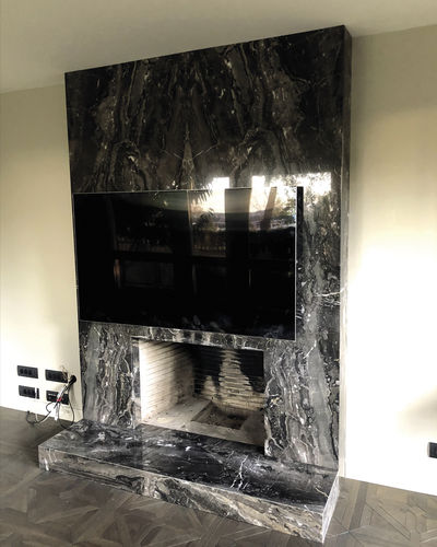 Moderne Kaminverkleidung - GRIGIO - PASIFIK GRANIT - Marmor / grau
