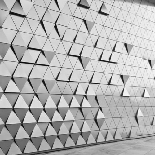 Schindelförmige Fassadenverkleidung - TRIGRID DIAMONDFORMATION - Axes in Excess - Metall / Segeltuch / vertikal