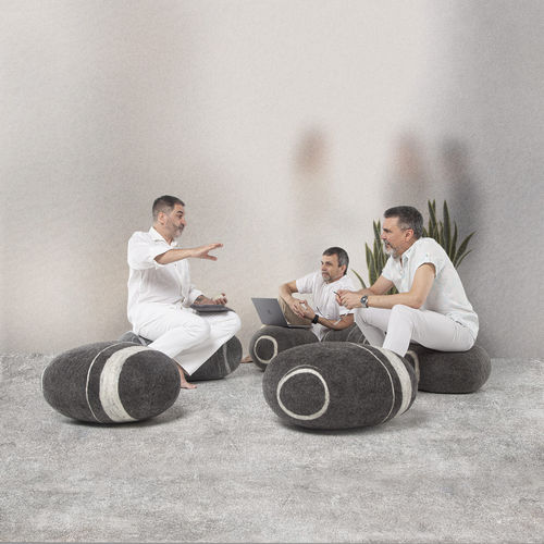 Modernes Sitzkissen - THE CONFERENCE SET - Katsu Stones - Wolle / rund / handgefertigt