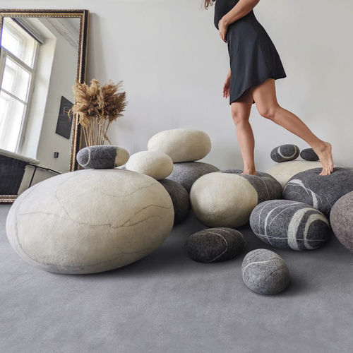 Modernes Sitzkissen - SET NOW - Katsu Stones - Wolle / rund / handgefertigt