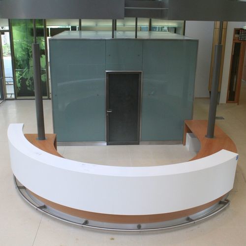 Empfangstheke für Eckeinbau - Specialist Joinery Group - halbrund / L-förmig / modular