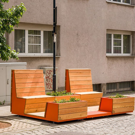 Modul-Parklet - AUSGEPARKT - CITY DECKS - mit integrierten Pflanzkübeln