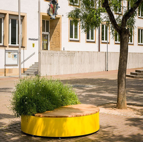 Moderne Bank für den öffentlichen Raum - ABGEKÜHLT - CITY DECKS - Holz / ohne Rückenlehne / ohne Armlehnen