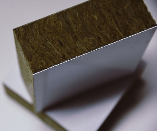 Sandwichpaneel für Wand - SYSTEMHOUSE - für Fassaden / mit isolierender Holzdeckschicht / mit Polystyrol-Deckschicht