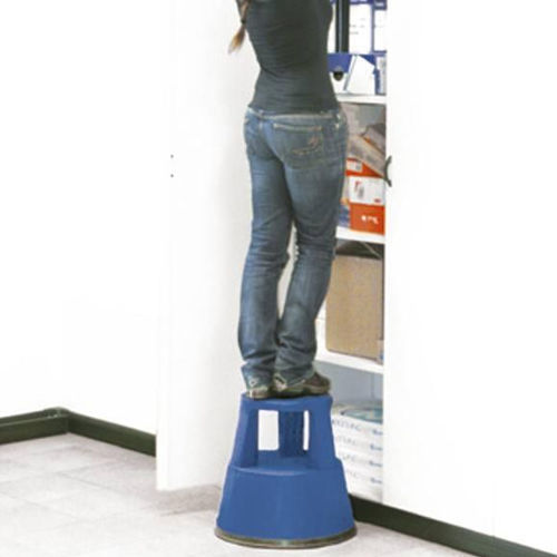 Moderner Hocker - BANCO ROLANTE - JORMAX INDUSTRIA LDA - Polypropylen / drehbar / mit unsichtbaren Rollen