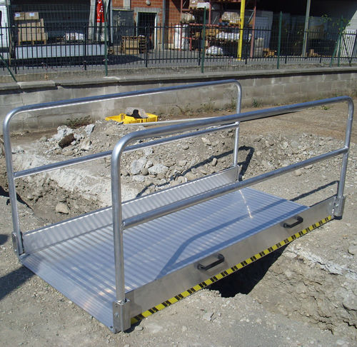 Aluminium-Übergang - PASSADIÇOS - JORMAX INDUSTRIA LDA - Fachwerk / modular