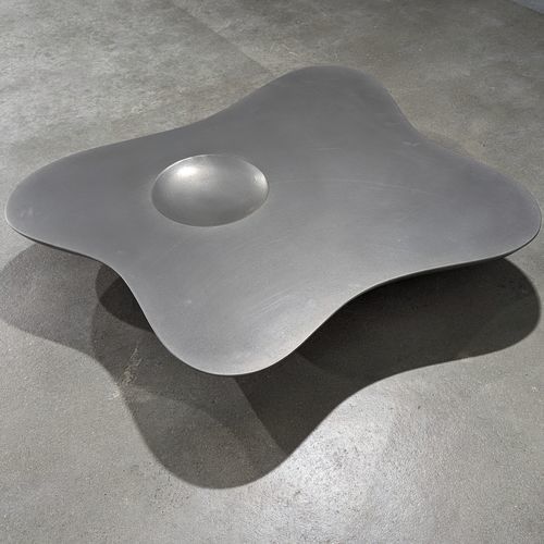 Moderner Couchtisch - CLOUD - izanami GbR - Beton / Gestell aus Beton / maßgefertigt