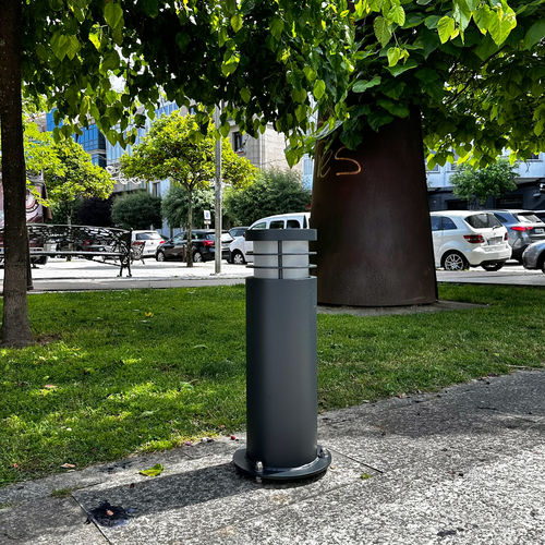 Moderner Leuchtpoller - ACR.COLONNA® - IDELNOR - PMMA / galvanisiertem Stahl / pulverbeschichteter Stahl