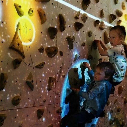 Digitale Kletterwand - SPI Global Play - festinstalliert / interaktiv / LED