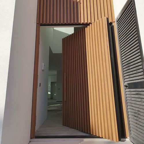 Eingangstür - Naturelle - DHER - Verbundwerkstoff / mit seitlicher Drehachse / modern