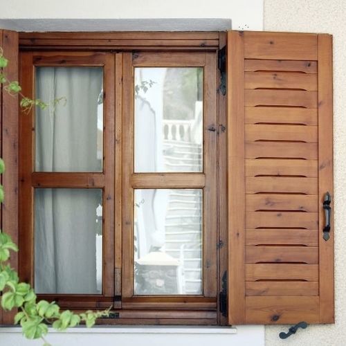 Einflügeliger Fensterladen - GATTO GROUP SRL - Holz / Holzoptik / braun