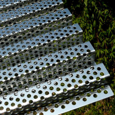 Paneel-Fassadenverkleidung - M 25/25/25g - Fielitz - Aluminium / vertikal / profiliert