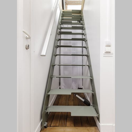 Gerade Treppe - ES-02 - Manufactura - Metallstufen / mit Metallstruktur / für Privatgebrauch