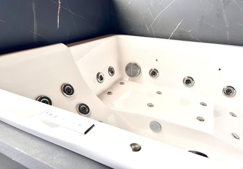 Freistehende Badewanne - DUOSPA - Preti - zur beruflichen Nutzung / Acryl / modern