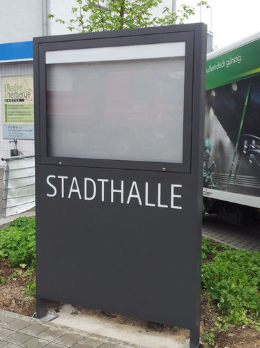 Werbestele - Menn Werbetechnik - für Außenbereich / für Museen / für öffentliche Bereiche