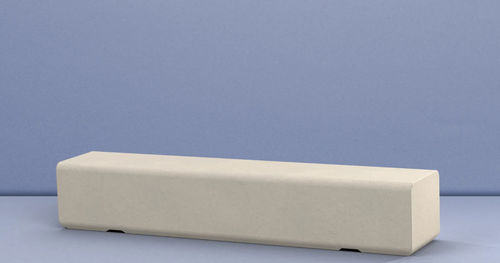 Bank für den öffentlichen Raum / Design - BEAM 2500 - Sirolis - Stahlbeton / ohne Rückenlehne / ohne Armlehnen