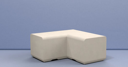 Bank für den öffentlichen Raum / minimalistisches Design - BEAM L - Sirolis - Beton / ohne Rückenlehne / ohne Armlehnen