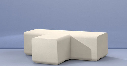 Bank für den öffentlichen Raum / minimalistisches Design - BEAM T - Sirolis - Stahlbeton / ohne Rückenlehne / ohne Armlehnen