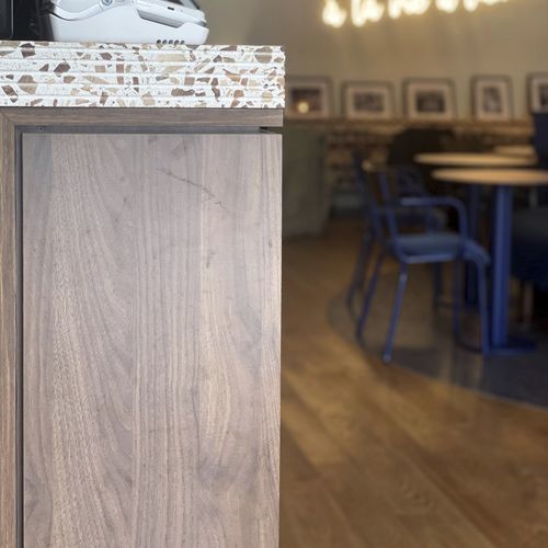 Eiche-Verkleidungsplatte - COMPTOIR DE BAR - Studio Gazelles - für Innenausbau / nach Maß / montagefreundlich