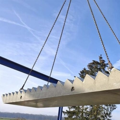 Fertigtreppe - Groupe Saint Léonard - gerade / Betonstufen / mit Betonstruktur