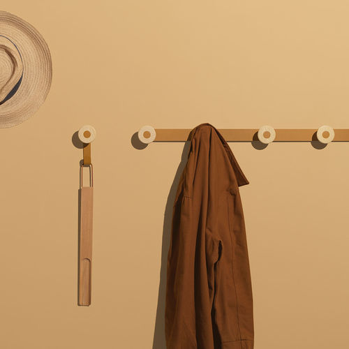 Wandmontierter Garderobenständer - BLOOM - MIZETTO AB - modern / Metall / Sperrholz