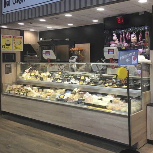 Verkaufskühlvitrine - CROSSOVER SCENE - Eurocryor - für Metzgerei / Metall / mit Tür