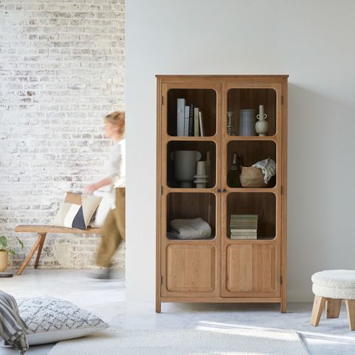 Moderne Vitrine - MARTHE - Tikamoon - bodenstehend / Eiche / Massivholz