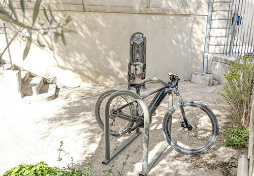 Bodenstehender Fahrradständer - R-UNO - CLEVER Series - gesichert / für Außenbereich / galvanisiertem Stahl