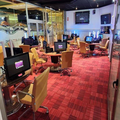 Schlingen-Teppichboden - LINEAR  - Casino Carpets S.L. - Nylon / für Gewerbegebrauch / Streifenmuster