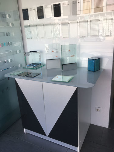 Modernes Sideboard - Infiniglass - sandgestrahltes Glas / Hartglas / Glas