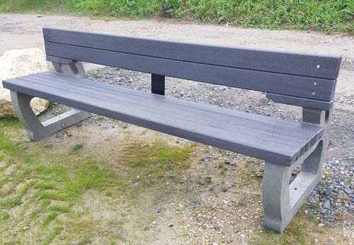 Moderne Bank - MIGNON - Urban'Ex - aus recyceltem Material / Holz / mit Rückenlehne