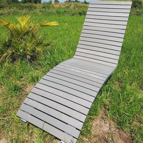 Moderne Sonnenliege - Urban'Ex - aus recyceltem Material / Stahl / für öffentliche Bereiche