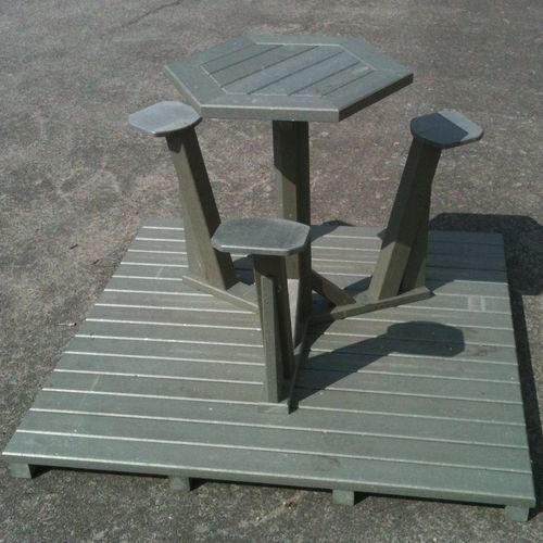 Moderner Stehtisch - Urban'Ex - aus recyceltem Material / Gestell aus Recyclingmaterial / achteckig