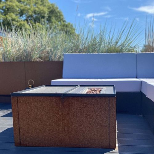 Beistelltisch / minimalistisches Design - CUBY - byJEMA - lackierter Stahl / quadratisch / mit Rollen