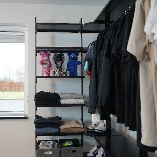Wandmontiertes Regalsystem - AXIS - byJEMA - modern / minimalistisch / lackierter Stahl