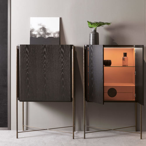 Sideboard mit hohen Beinen - SHANGHAI - CANTORI - modern / Nussbaum / Esche