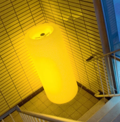 Moderne Leuchtsäule - D2V2 - DARK AT NIGHT NV - Polyethylen / Metall / LED