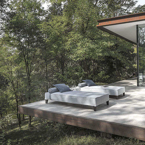 Design-Sonnenliege - TORTUGA - VILLEVENETE BY GATTI - Stoff / Holz / Contract