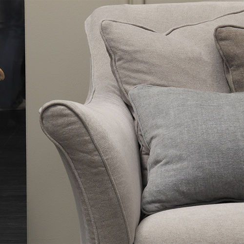 Design-Sofa - HALIFAX - VILLEVENETE BY GATTI - Stoff / mit Armlehnen / mit abnehmbarem Kissen