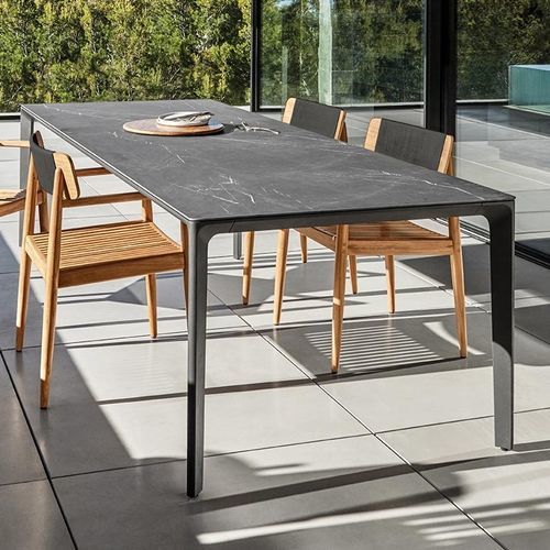 Moderner Esstisch - CARVER - GLOSTER - Teakholz / Keramik / Aluminium
