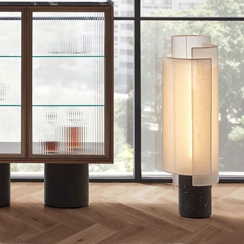 Tischlampe - RIO - punt mobles - Boden / Messing / Stoff