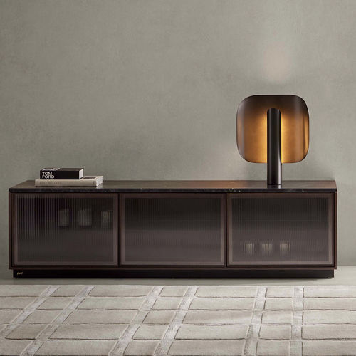 Modernes Sideboard - RIO LOW - punt mobles - Nussbaum / Messing / Glas
