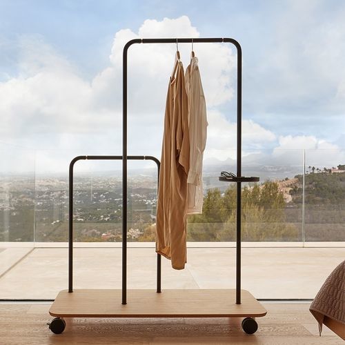 Bodenstehender stummer Diener - PLATEL - punt mobles - Metall / Holz / modern