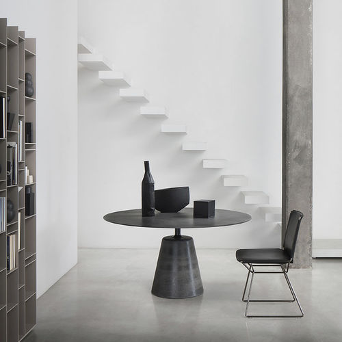 Moderner Tisch - ROCK  - MDF Italia - Eiche / Nussbaum / lackiertes Holz