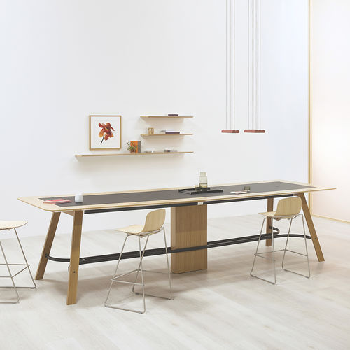 Moderner Besprechungstisch - METRONOME™ TRESTLE - Nienkamper - Holzfurnier / Laminat / Gestell aus Metall