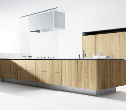 Moderne Küche - BARNA TINT XARMER ENT NAT - MUEBLES DOCA - Holzfurnier / Kochinsel / mit integriertem Griff