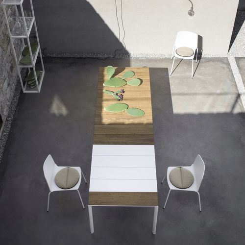Moderner Tisch - MAKI - Kristalia - Teakholz / Glas / Laminat